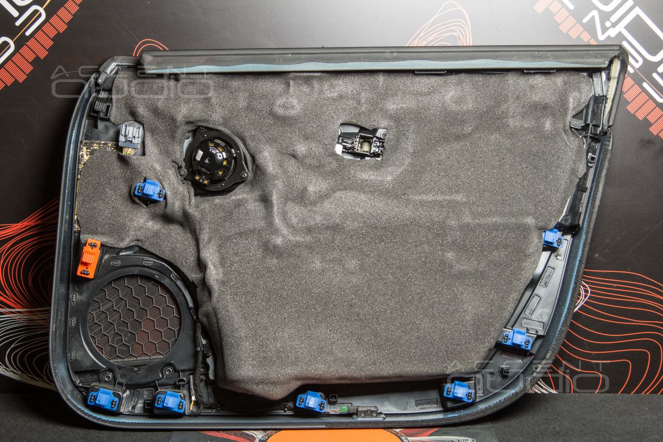 Аудиоподготовка дверей и штатный монтаж новых мидбасовых динамиков SOAudio 165\38