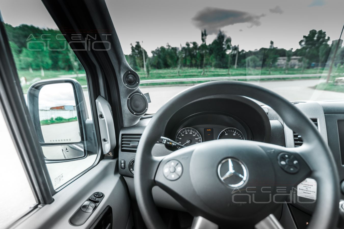 Подиумы под СЧ-ВЧ звено: правильное размещение новой акустики в Mercedes-Benz Sprinter CS-Reisemobil