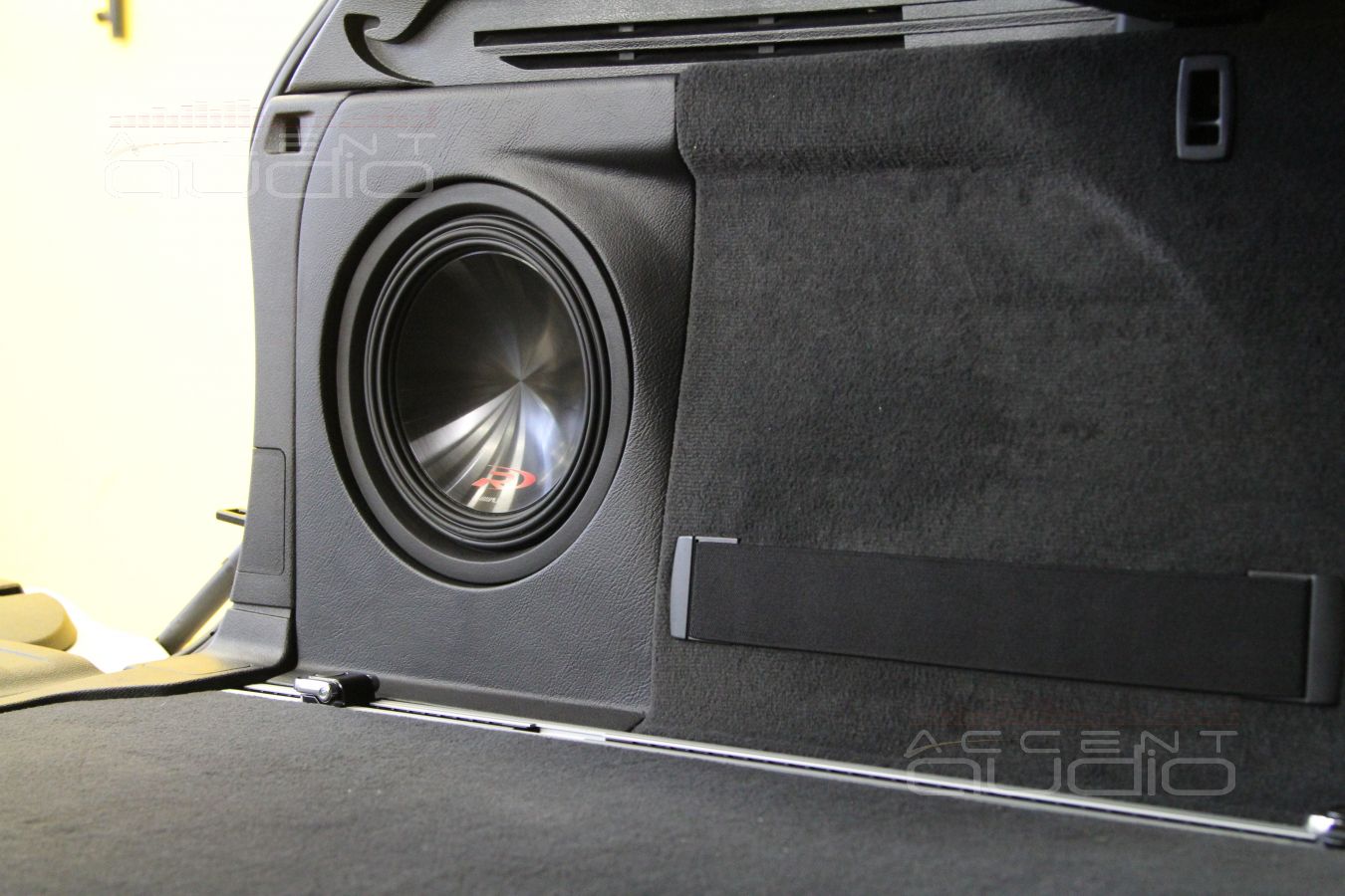 Сабвуферный усилитель в BMW X5