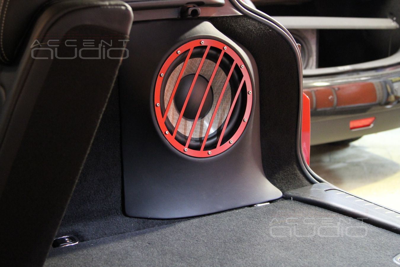 Сабвуфер стелс в RangeRover Evoque