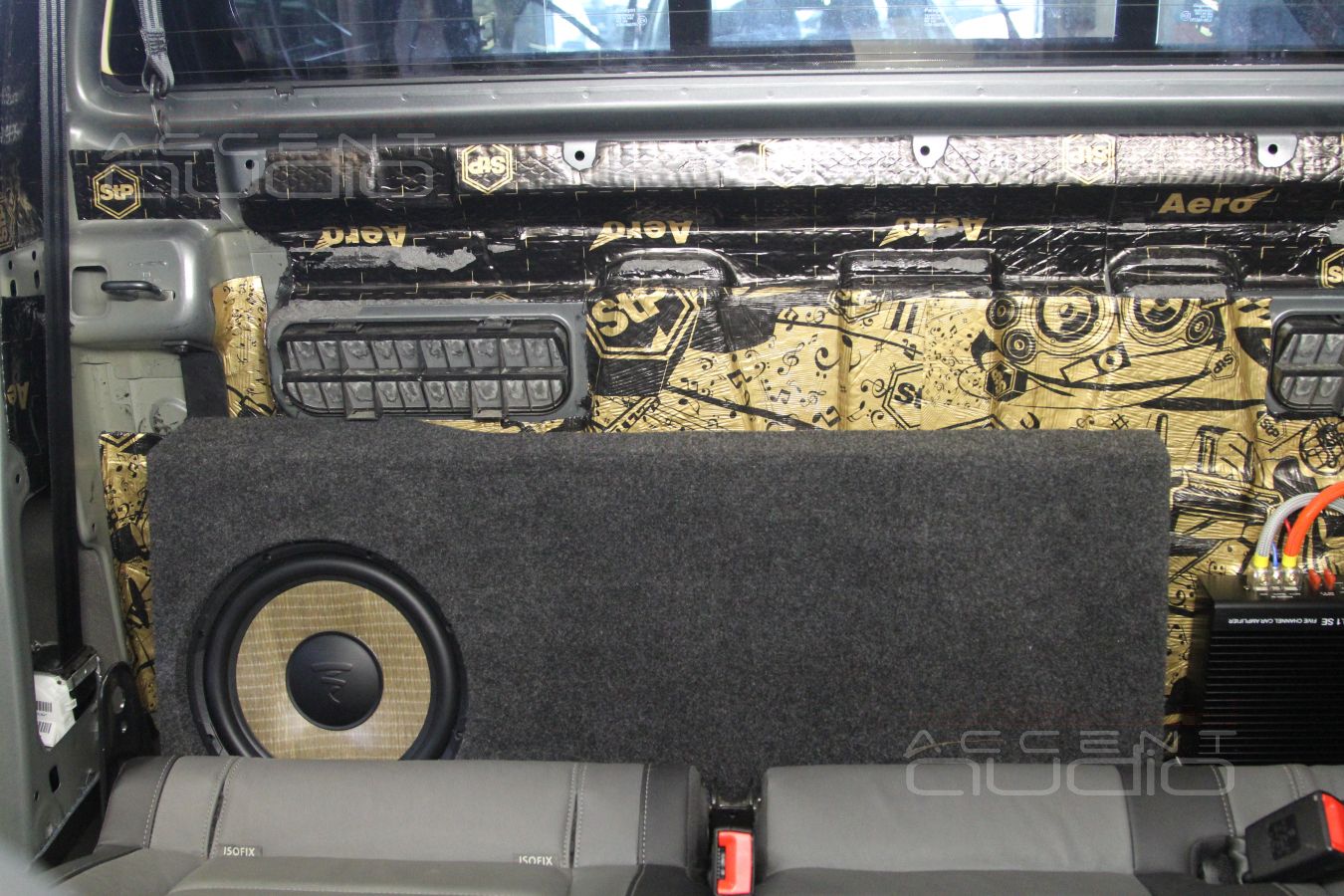 Сабвуфер-стелс для VW Amarok: Focal P25FS в корпусе SuperSlim