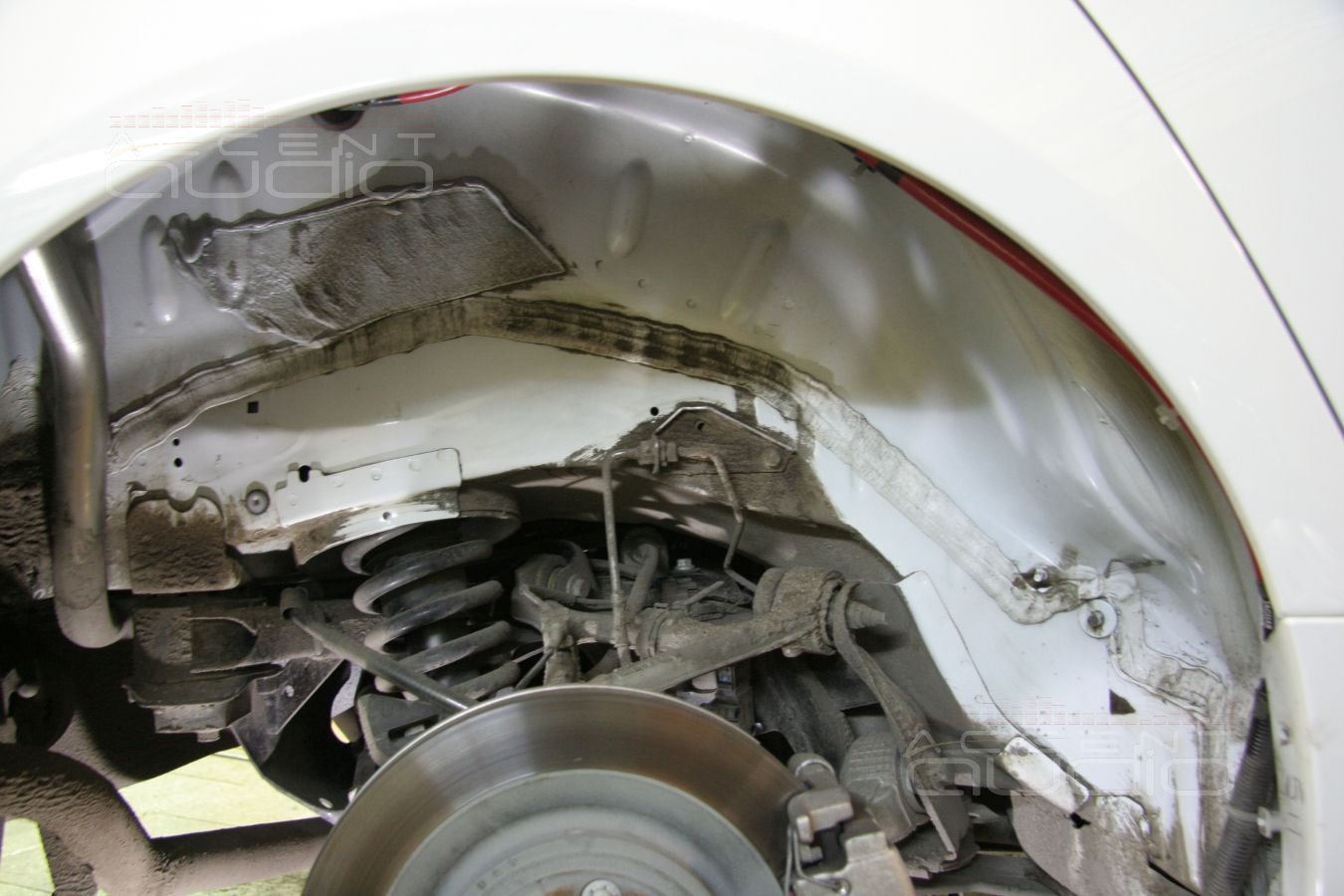 Шумоизоляция колесных арок на Jaguar XF