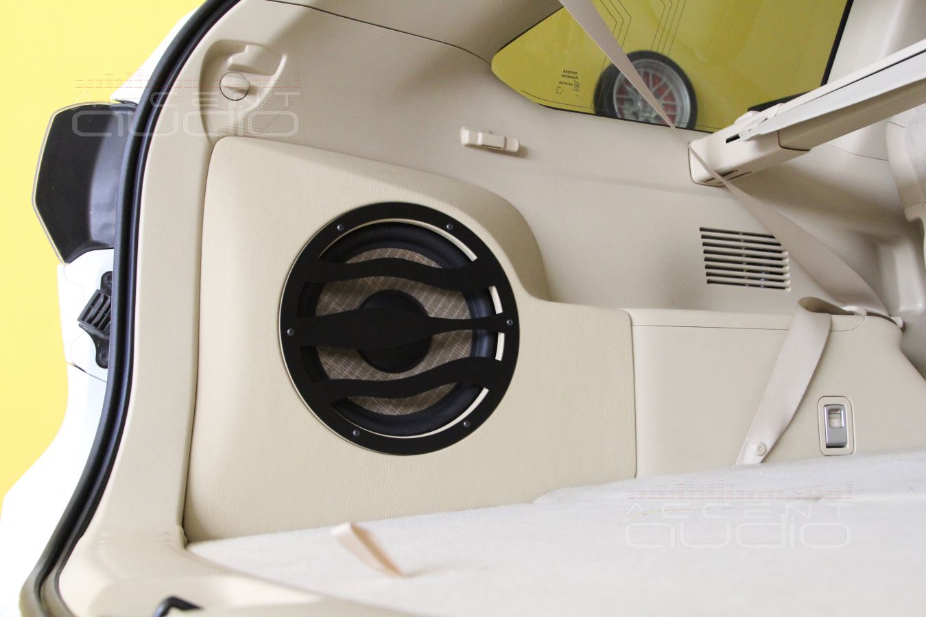 Установка сабвуфера Focal P25FS