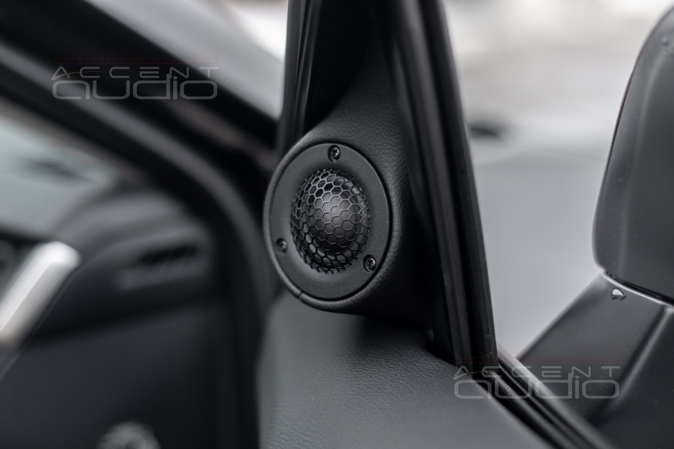 Идеальная установка высокочастотных динамиков в RAV4 – лучше, чем штатно