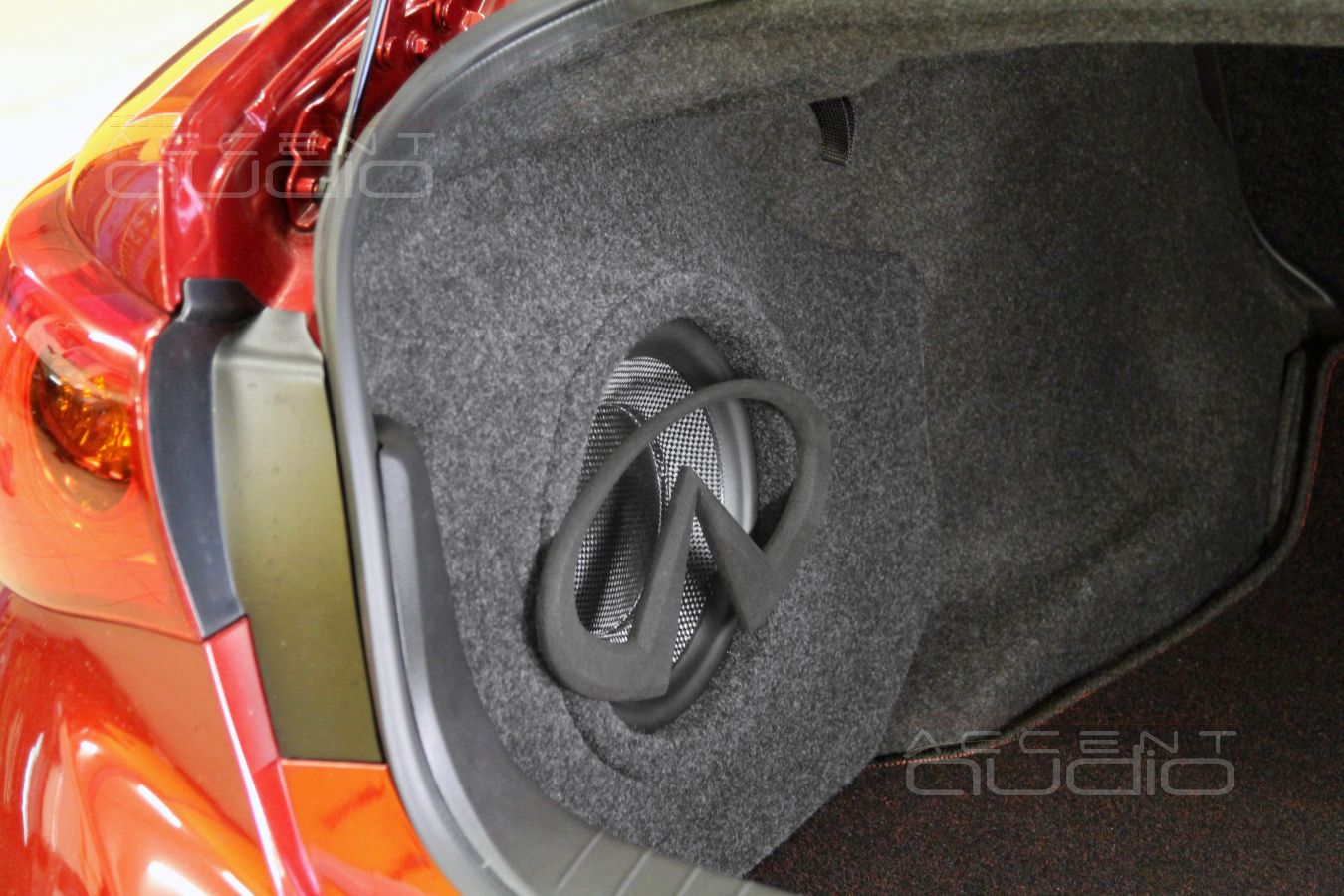 Правые и левые сабвуферы – исполнение на вкус