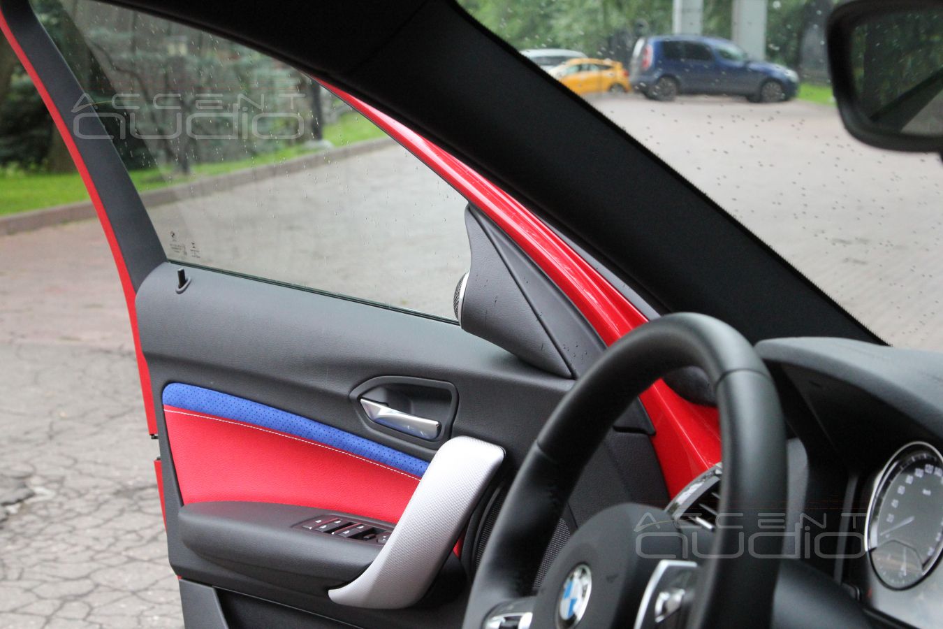 Для живого, точного и роскошного звука – подиумы под твитеры E.O.S ET-280 в BMW 118i