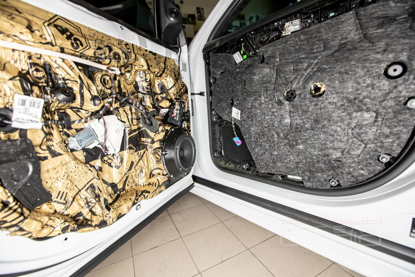 Аудиоподготовка дверей и установка мидбасов ScanSpeak 18W в Porsche Cayenne