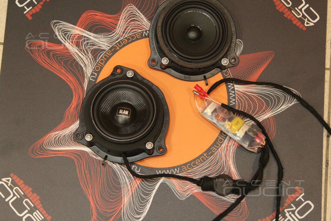 Шумоизоляция дверей и установка среднечастотников