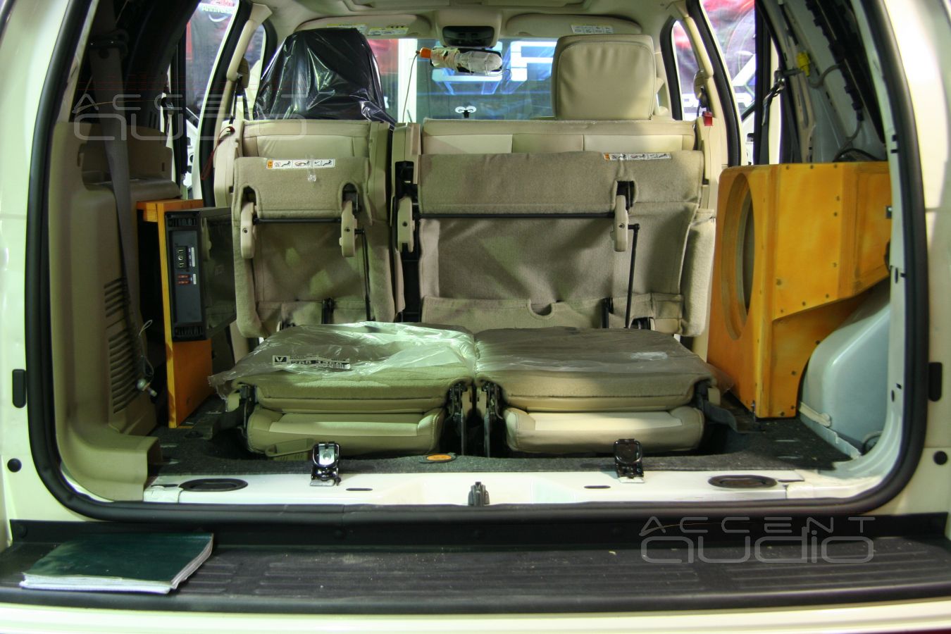 Установка усилителя и сабвуфера в старый Explorer