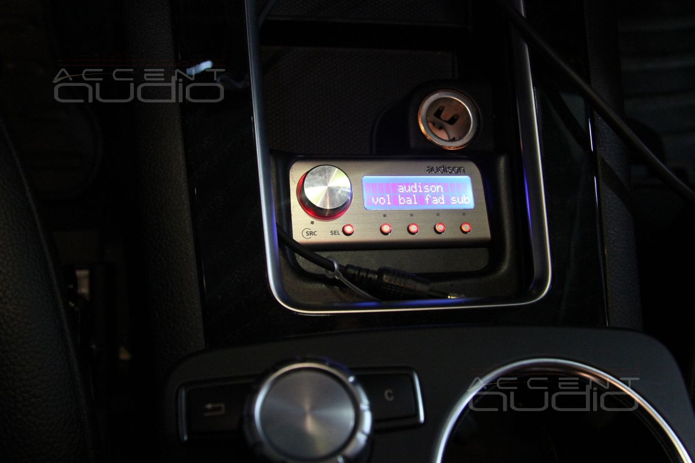 Управляющая панель Audison Bit Ten D в Mercedes-Benz GLk