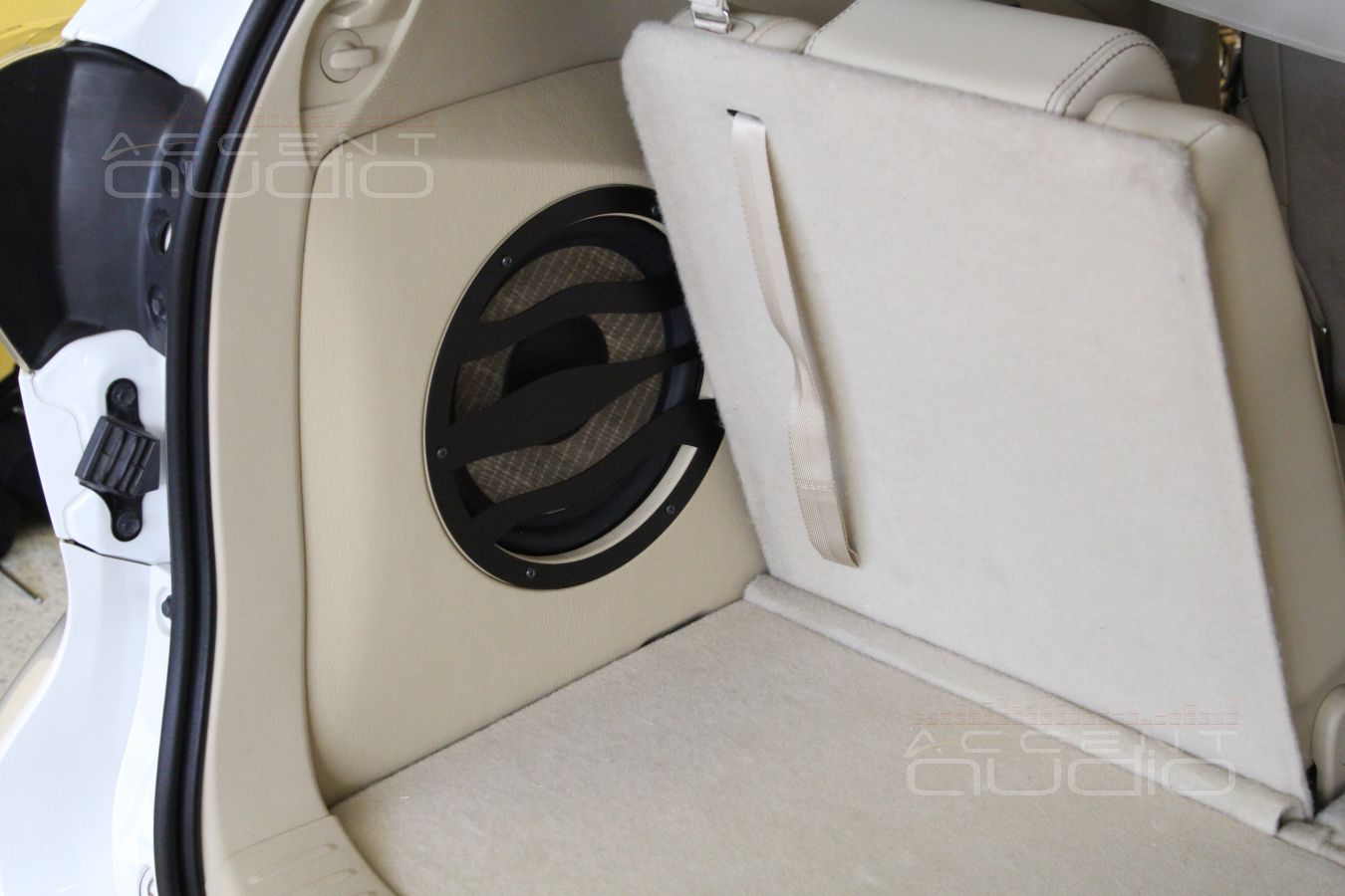 Установка сабвуфера Focal P25FS