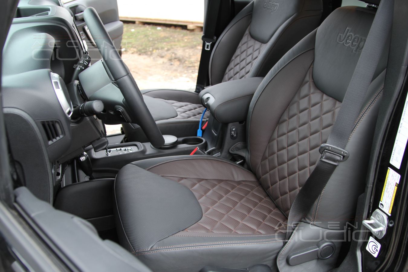 Эксклюзивный кожаный салон Jeep Wrangler