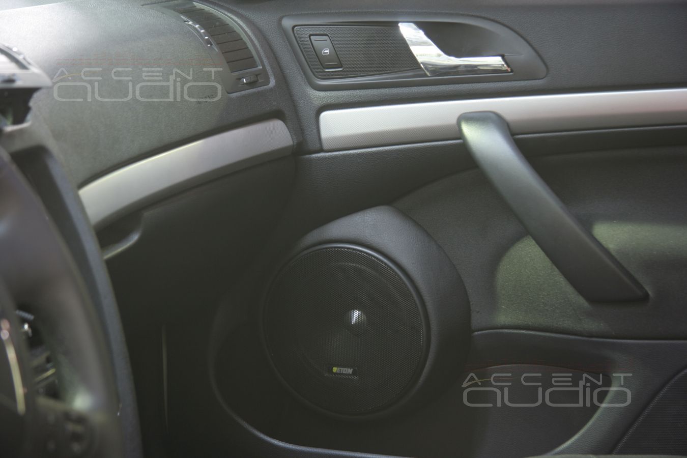 Правильная установка мидбасов в Skoda Octavia