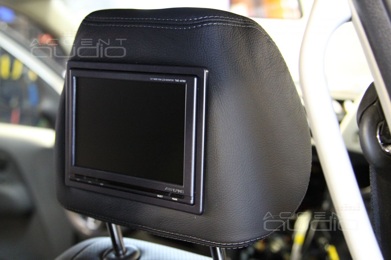 Установка мониторов в подголовники Volkswagen Amarok