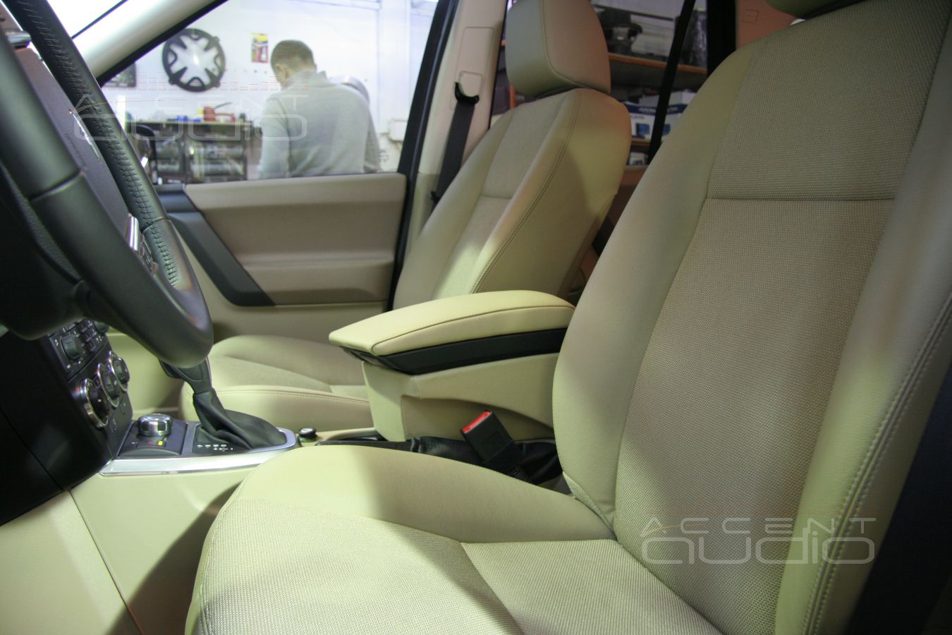 Изготовление и установка подлокотника на LandRover Freelander 2