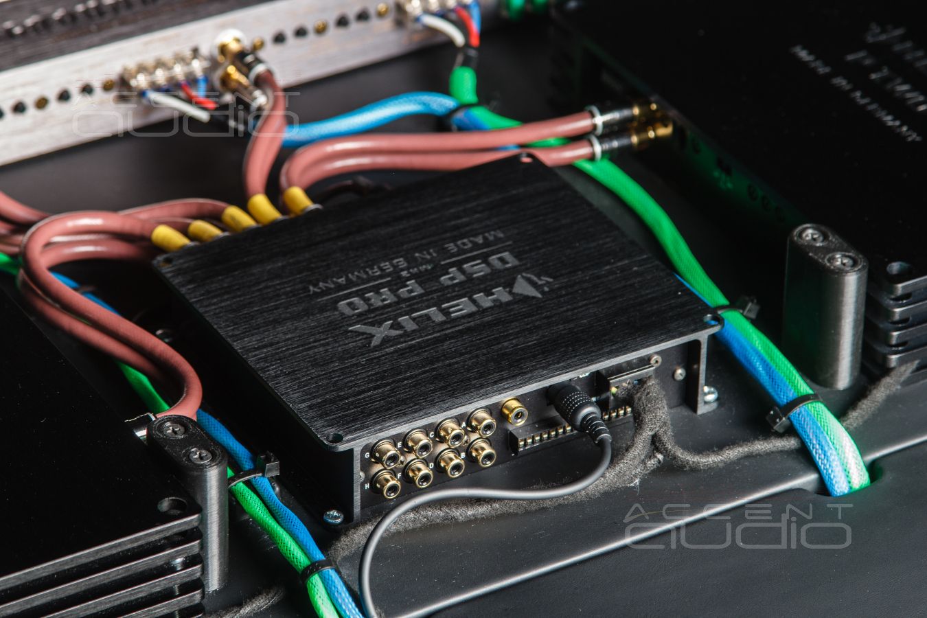 Скрытая интеграция: 9 каналов усиления и 10 каналов процессинга в Rolls Royce Wraith