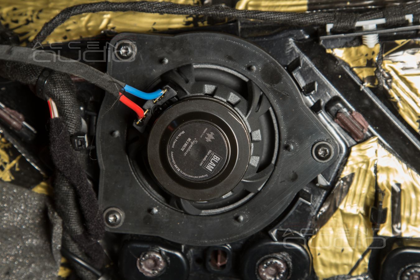 Установка акустики Blam Multix в Panamera в стиле Dali: мидбас и СЧ