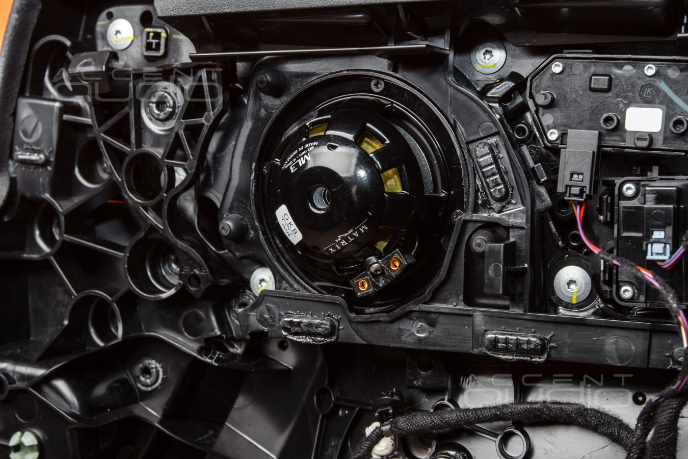 Штатное расположение премиальных среднечастотников BRAX ML1: плюсы и минусы