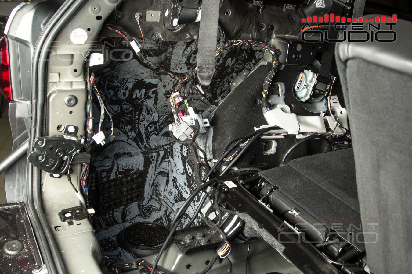 Мощная интеграция аудиофильского сабвуфера Dego в BMW X7