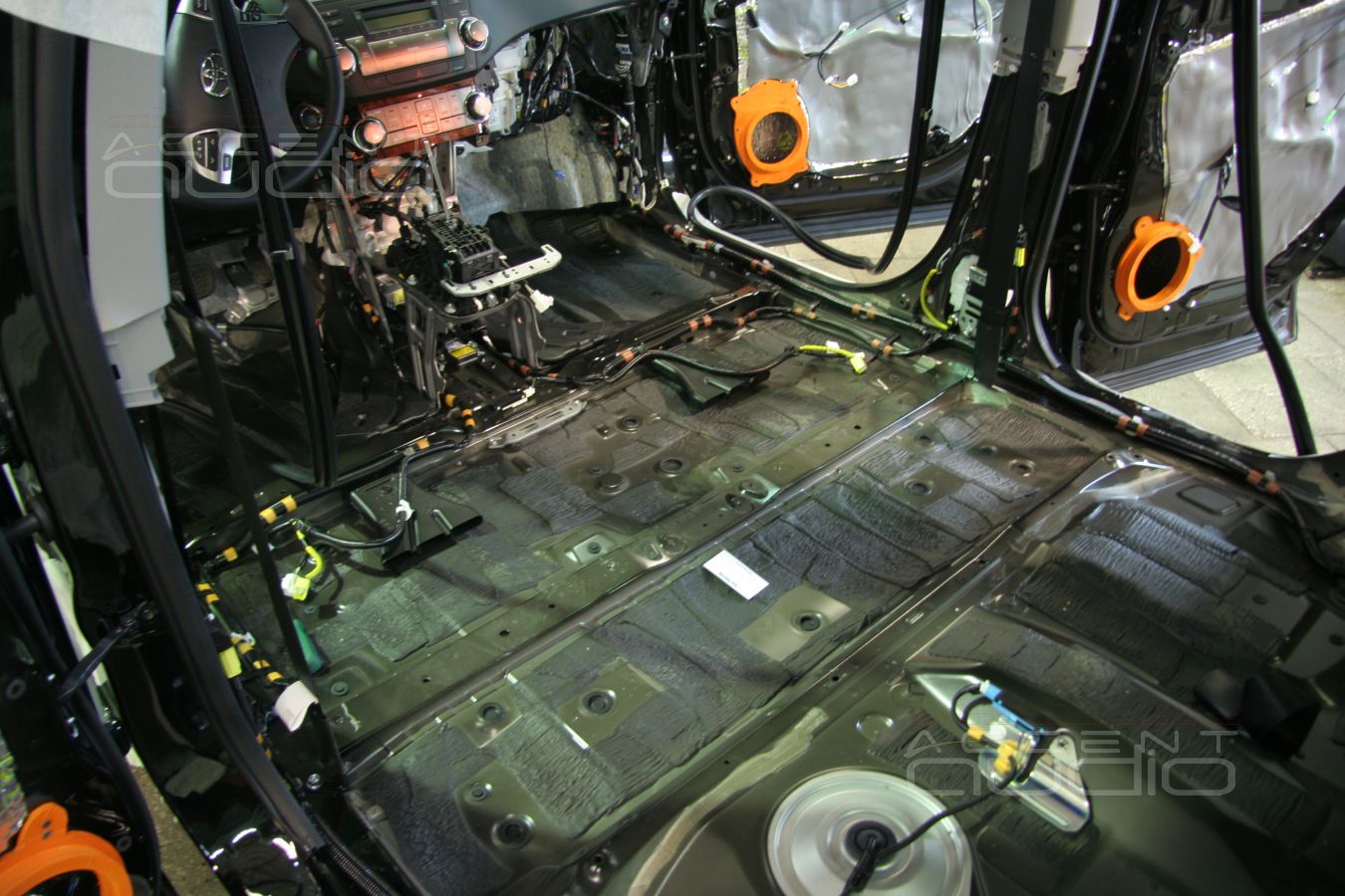 Шумоизоляция и аудиоподготовка Toyota Highlander