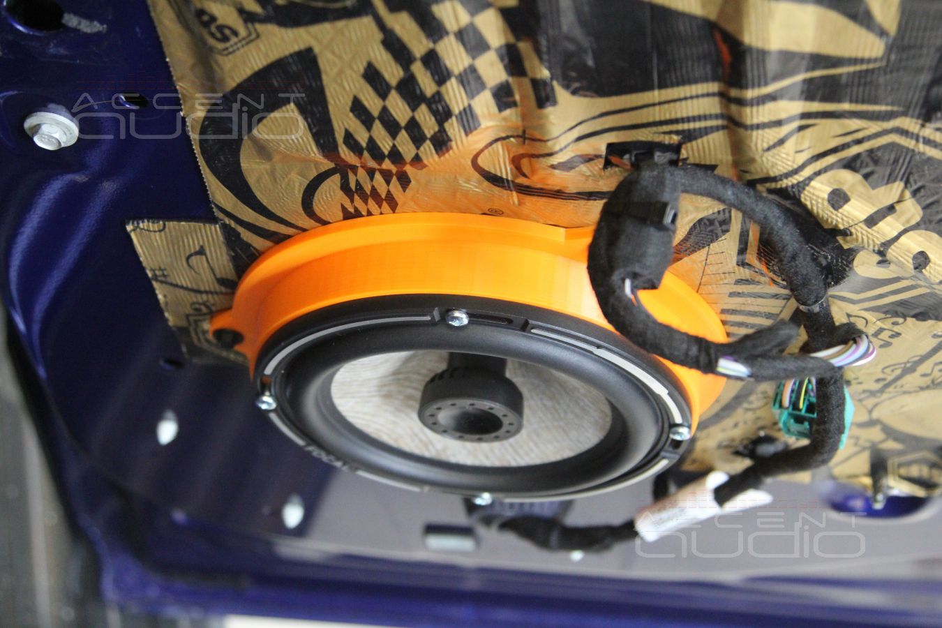 Аудиоподготовка дверей Ford Explorer и установка акустики Focal