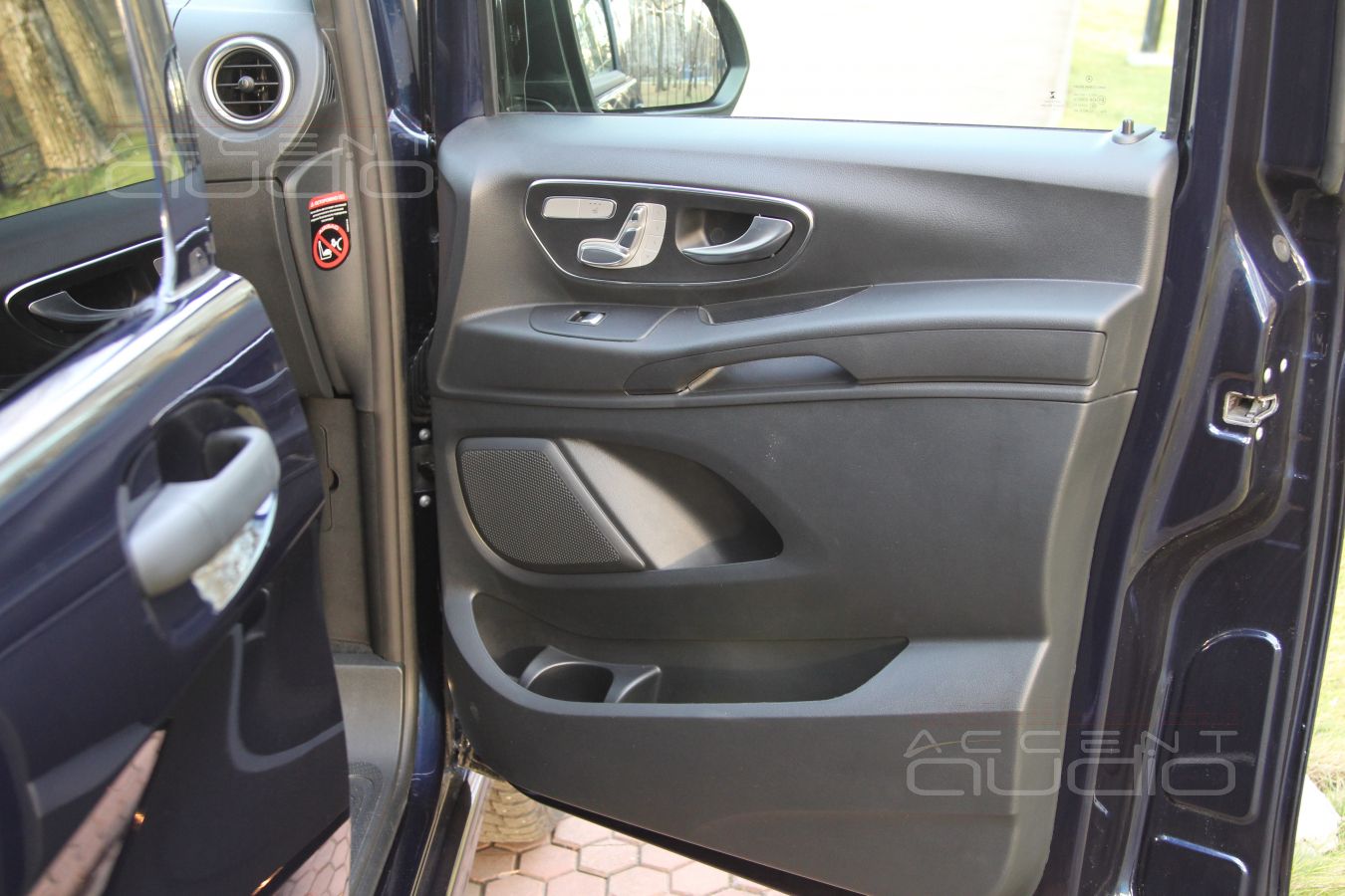 Аудиоподготовка дверей и установка фронтальных мидбасов Helix С6B в MB Vito