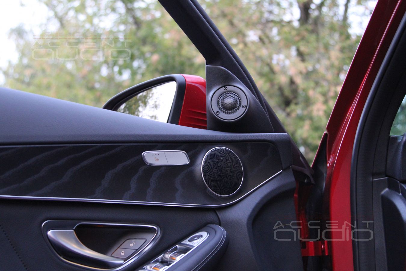 Подиумы под твитеры – лучше, чем с завода: установка ScanSpeak D3004\602000 в новый Mercedes