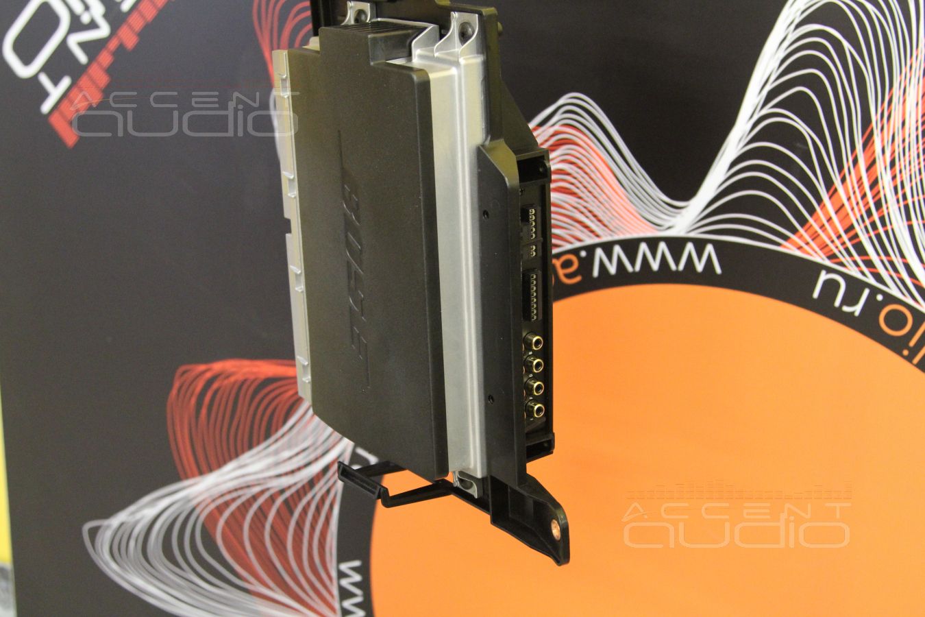 Установка процессора Helix DSP PRO MK2 в Porsche Macan