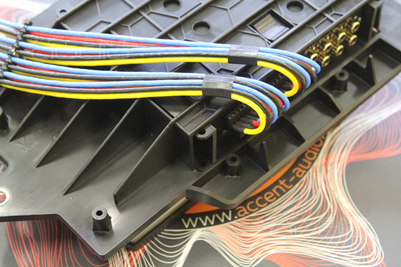 Установка процессора Helix DSP PRO MK2 в Porsche Macan