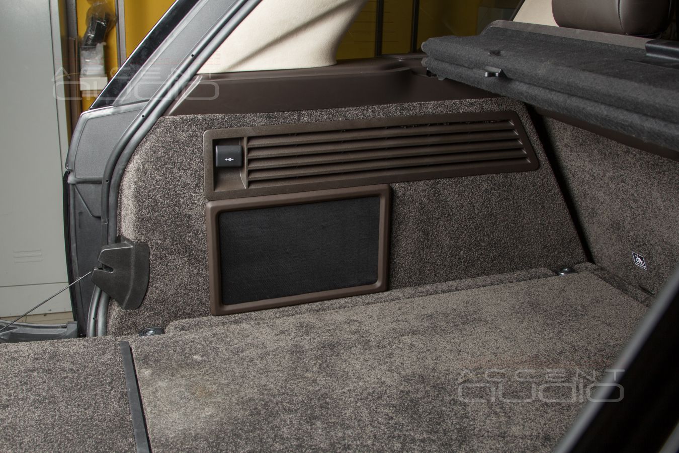 Самый музыкальный бас в Ranger Rover с сабвуфером Dego