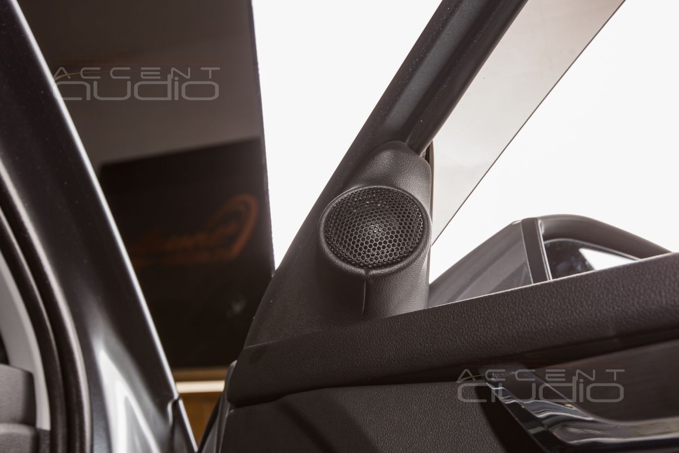 Подиумы под твитеры SOaudio 29NEO в Skoda Octavia A7