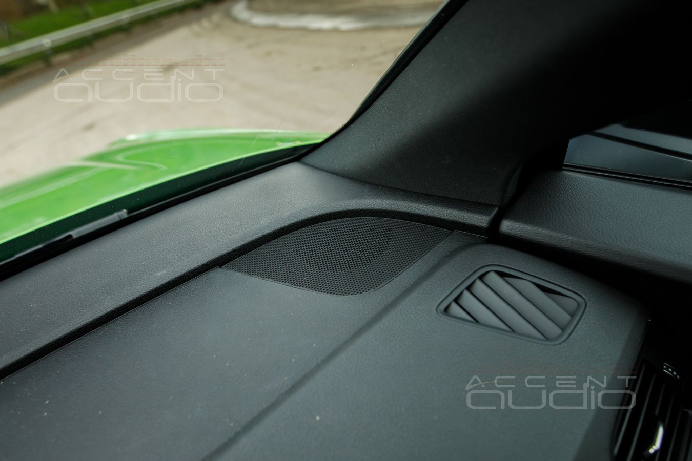 Широкополосники SOAudio штатно: замена пищалок в новой Audi Q5 ll