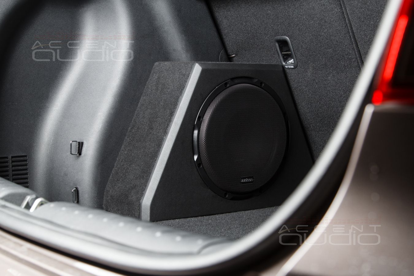 Съемный, экономичный и компактный сабвуфер Audison для Kia Rio X