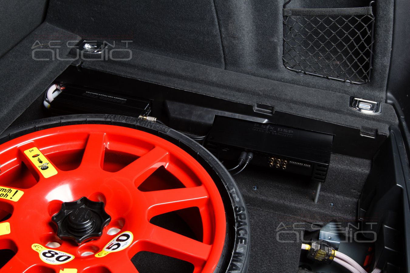 Интеграция усилителей Helix и Ground Zero в Porsche Macan