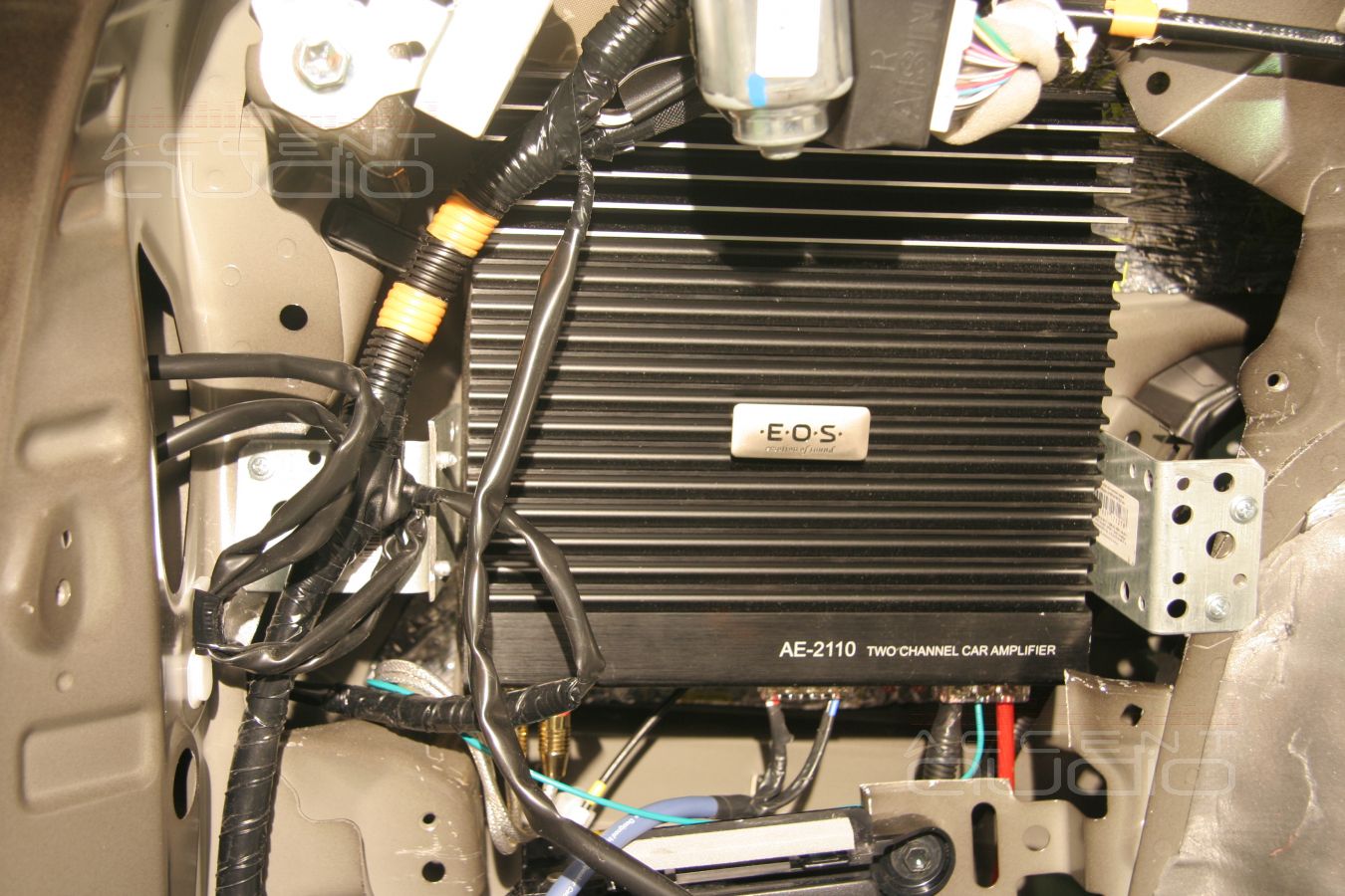 Продуманная интеграция: встроенный сабвуфер, аудиоподготовка, ивертор в Toyota Highlander