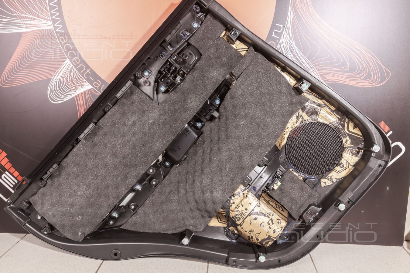 Аудиоподготовка дверей, жесткость и установка акустики Focal Flax в Mitsubishi Pajero Sport