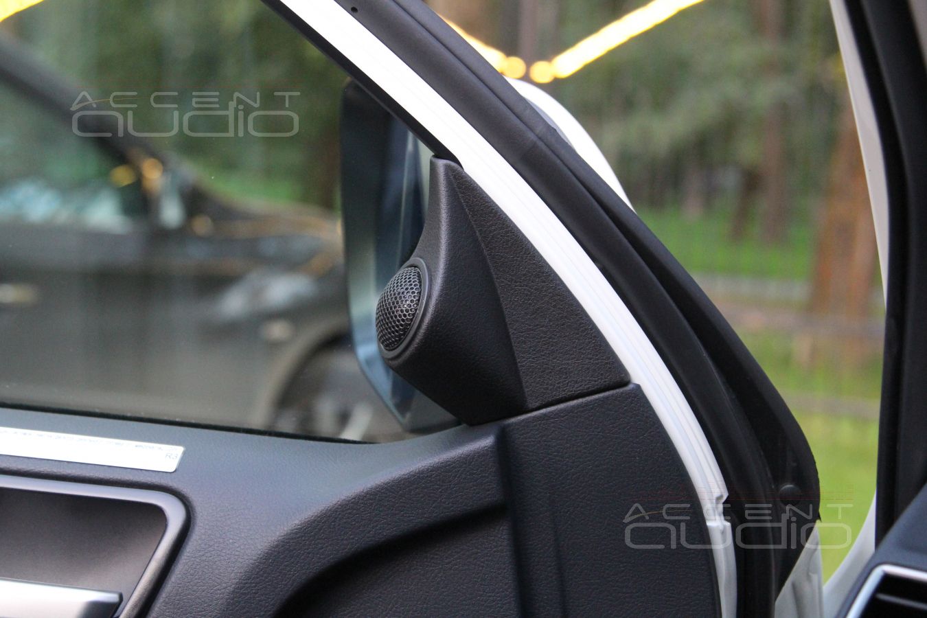 Установка трехполосной акустики в Toyota Prado 150: твитеры Eton и подиумы для них