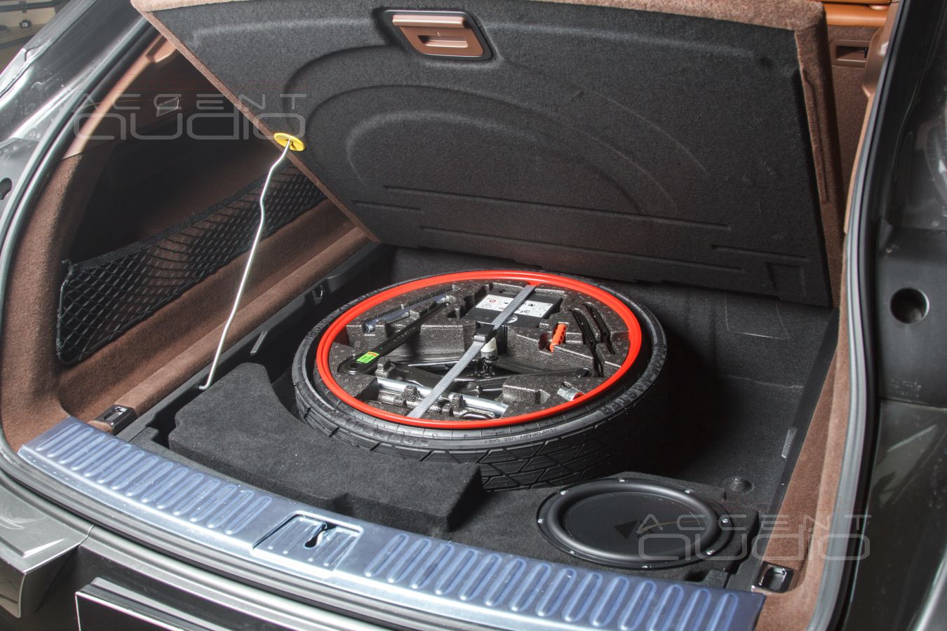 Правильный внутрипольный сабвуфер для Porsche Cayenne Coupe 2022