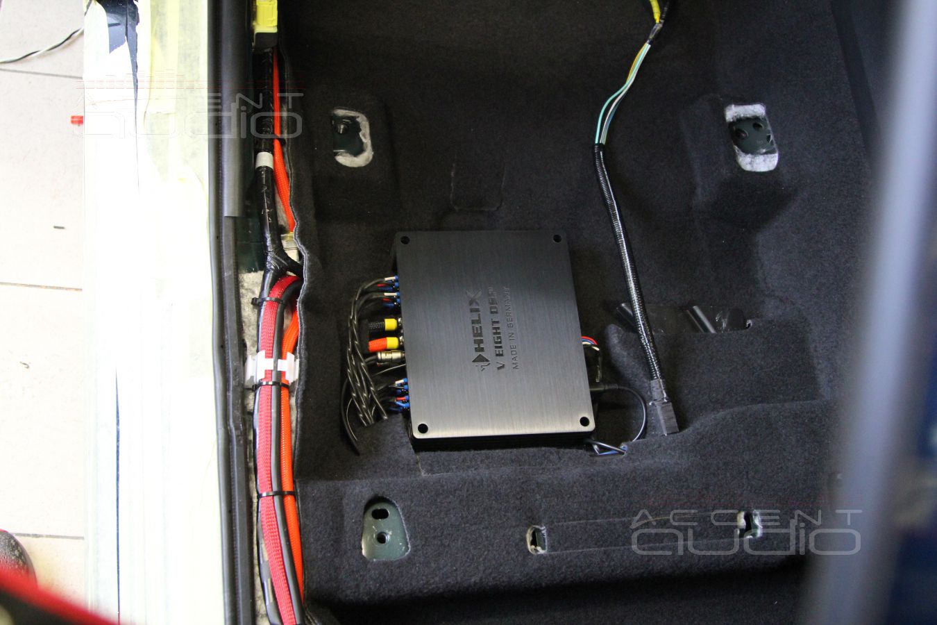 Установка усилителя в Toyota Camry 2019