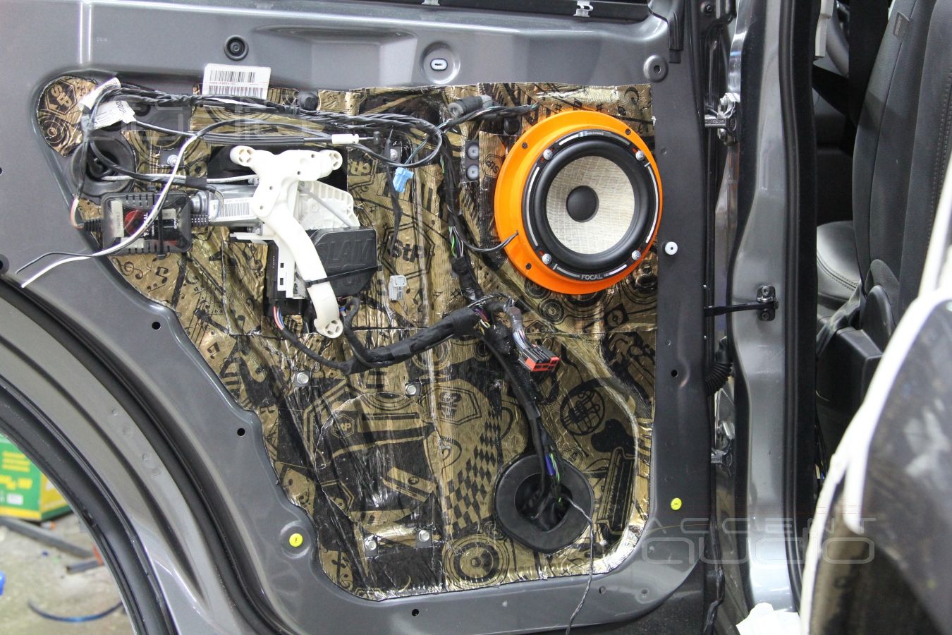 Установка акустики Focal Performance в Range Rover Discovery