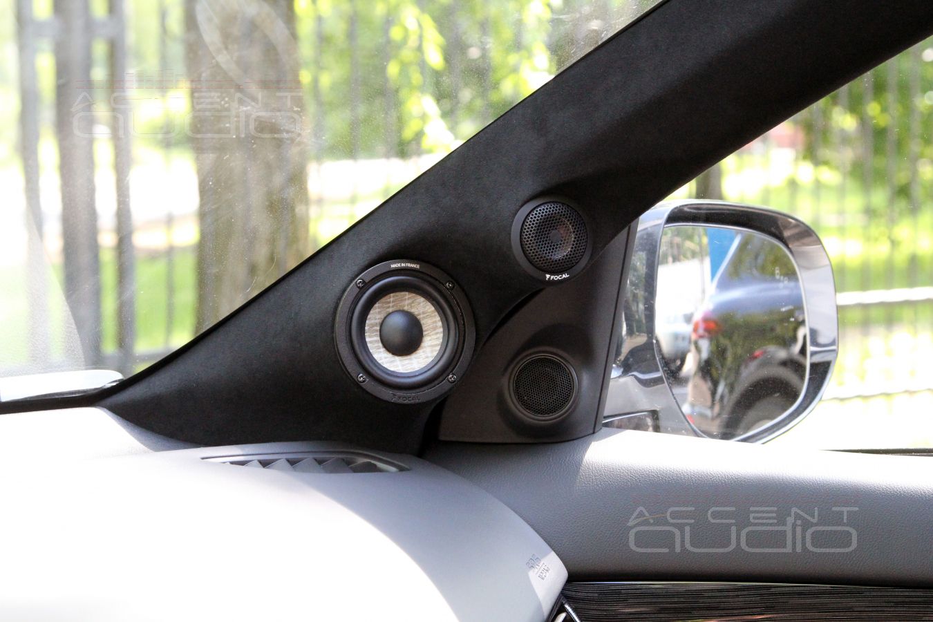 Подиумы под СЧ-ВЧ излучатели в Mitsubishi Outlander 