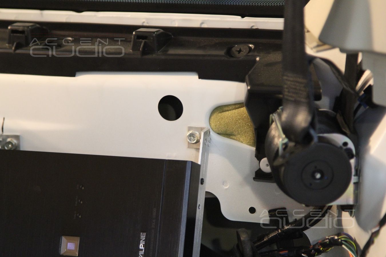 Установка усилителей E.O.S в Range Rover Discovery