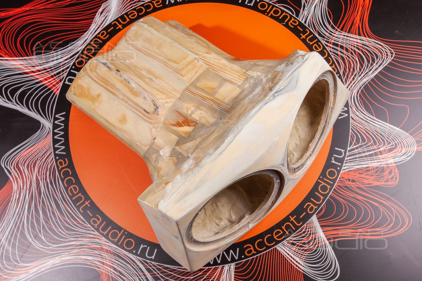 Сдвоенный сабвуфер-стелс для Audi Q8 – оригинальное и лучшее решение