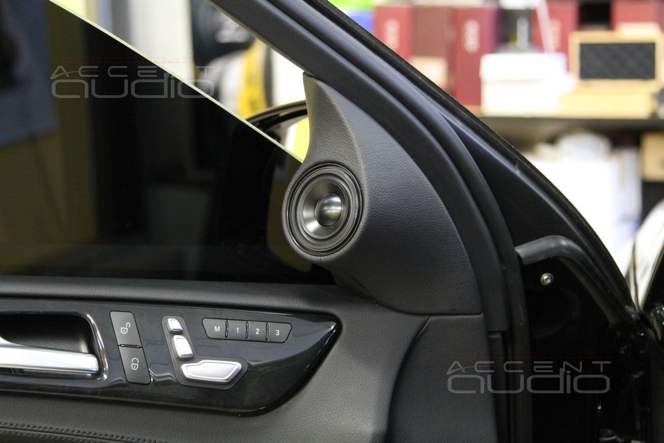 Широкополосный твитер или СЧ-ВЧ излучатель Ground Zero 60SQX в штатных местах Mercedes-Benz GLS