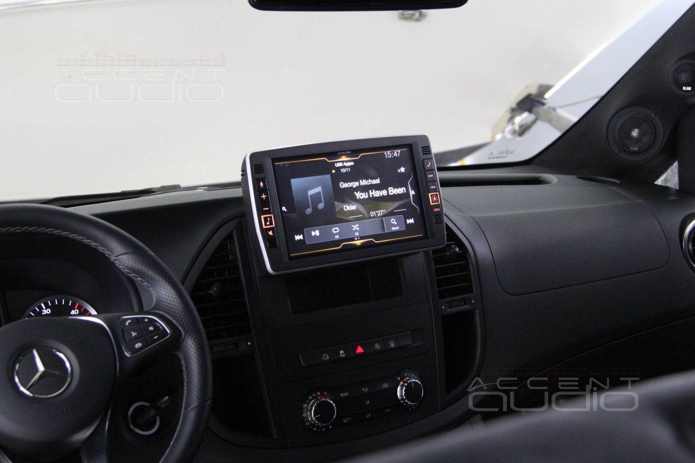 Установка магнитолы Alpine X902D-V447 в Mercedes-Benz Vito Tourer W447