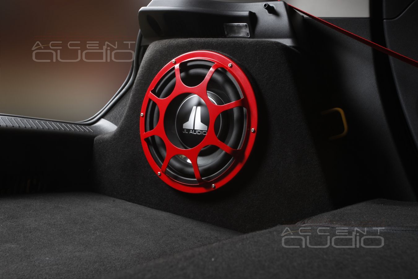 Сабвуфер стелс в Renault Clio RS Sport