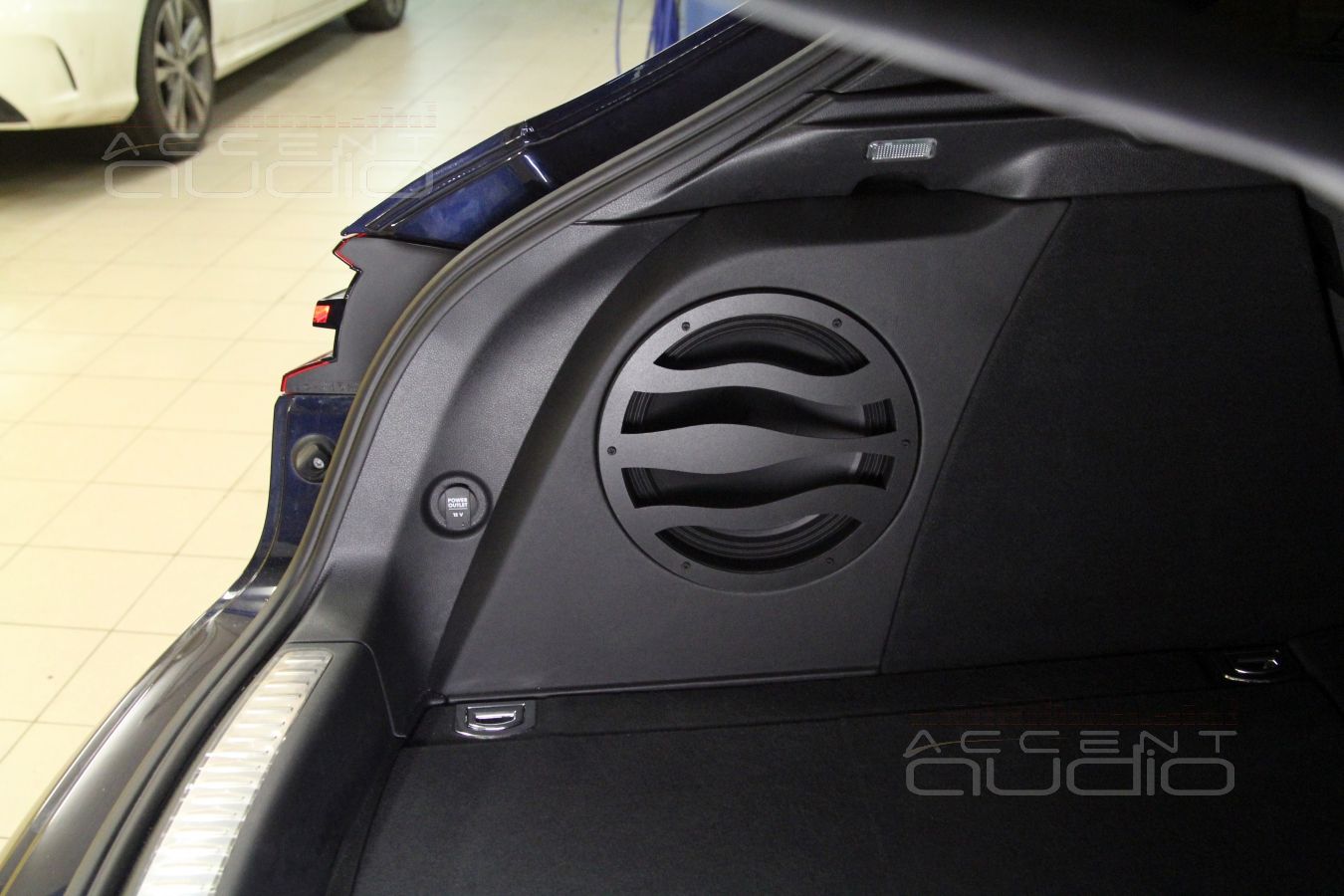 Сабвуфер в Porshe Macan