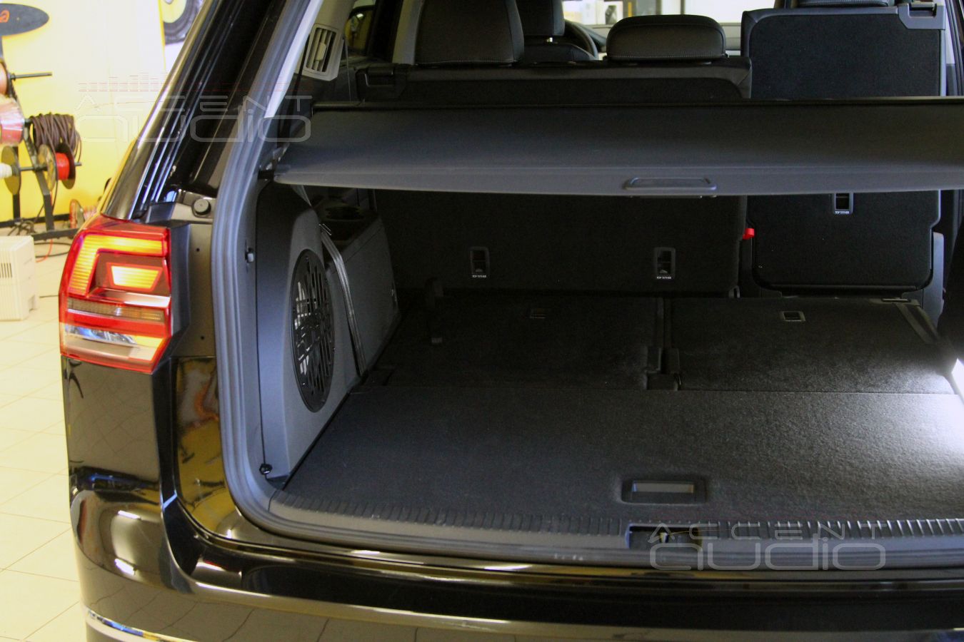 То, чего все ждали: встроенный сабвуфер Accent-Audio для Volkswagen Teramont