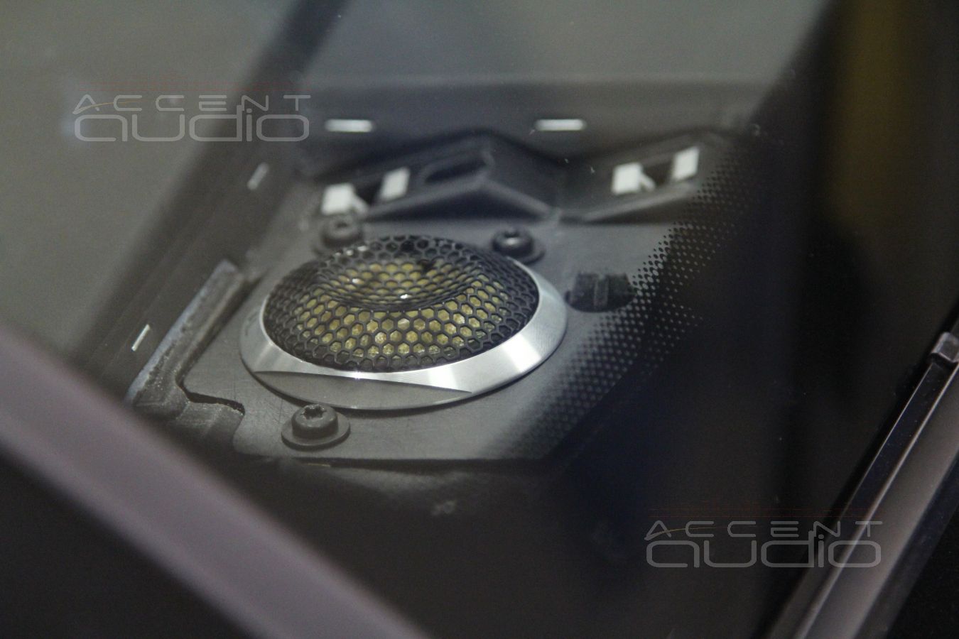 Установка твитеров Focal TKMX (TWVE1026) 