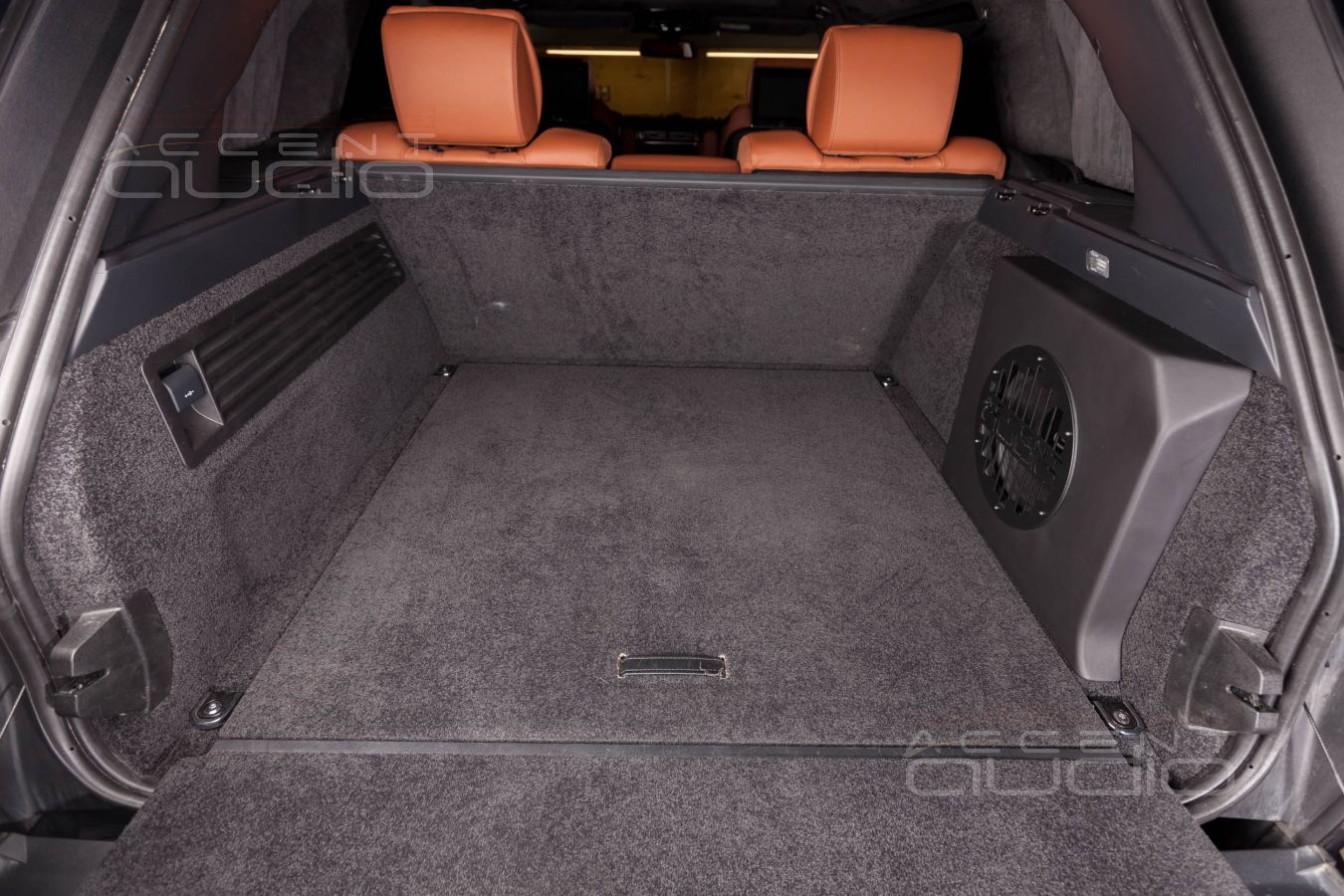 Сабвуфер-стелс c динамиком Dego 10 специально для Range Rover Vogue